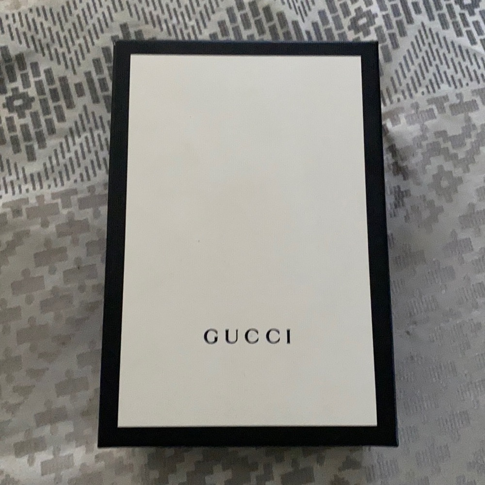 Gucci girl shoes in perfect conditions pink with deer details
